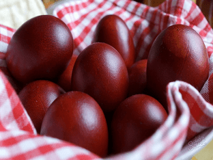 Крашеные яйца луковой шелухой (коричневые)